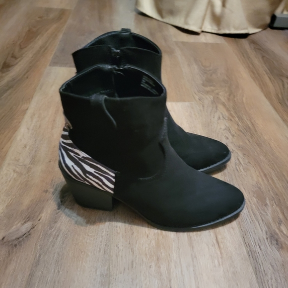 Like new Womens suede boots - Picture 1 of 3